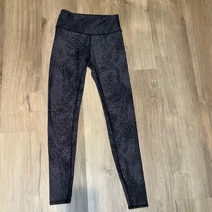 Becca Gray & Black Animal Print Leggings Small.